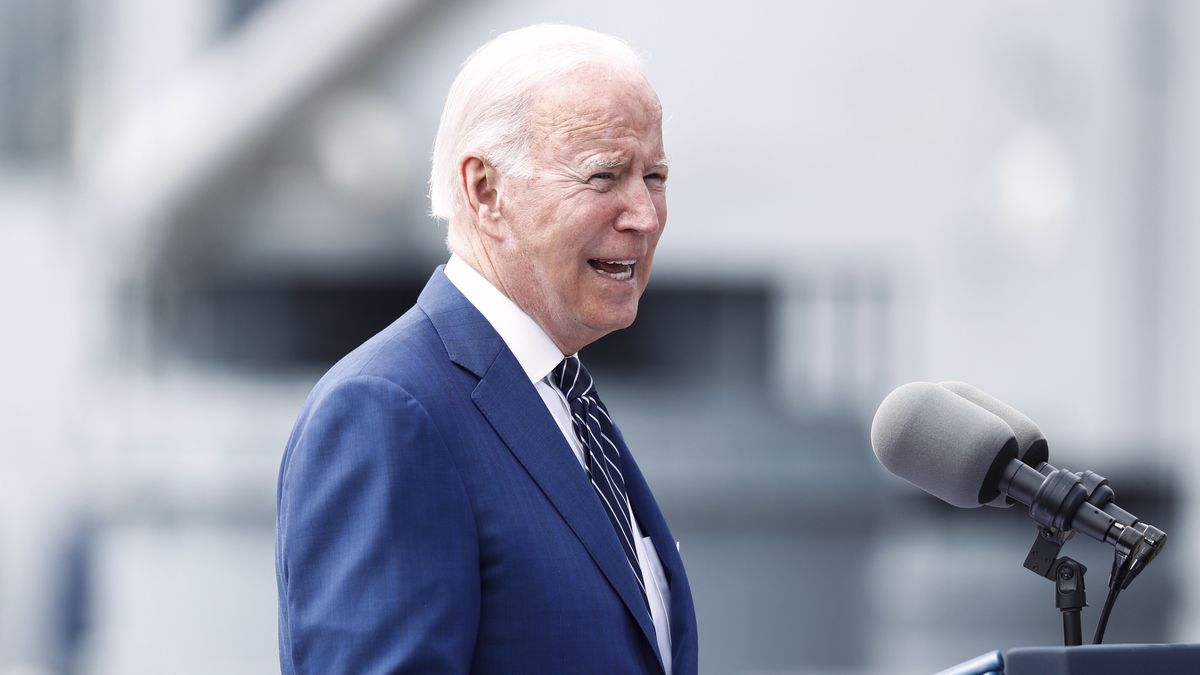US President Joe Biden delivers a speech on the USS Iowa in the Port of Los Angeles in Los Angeles, California, USA, 10 June 2022. EPA/CAROLINE BREHMAN Dostawca: PAP/EPA.
