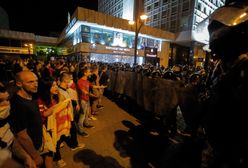 Białoruś. Dziennikarz musiał przerwać relację. "Zaczynają strzelać, muszę biec"