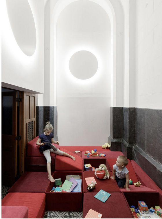 Pomieszczenie zaprojektowało miejscowe biuro architektoniczne