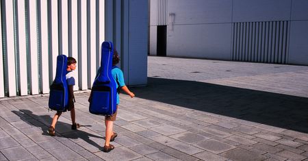 "Wyjście z aparatem na ulicę i robienie zdjęć przechodniom okazało się najprostszym rozwiązaniem" - wspomina Paweł Piotrowski