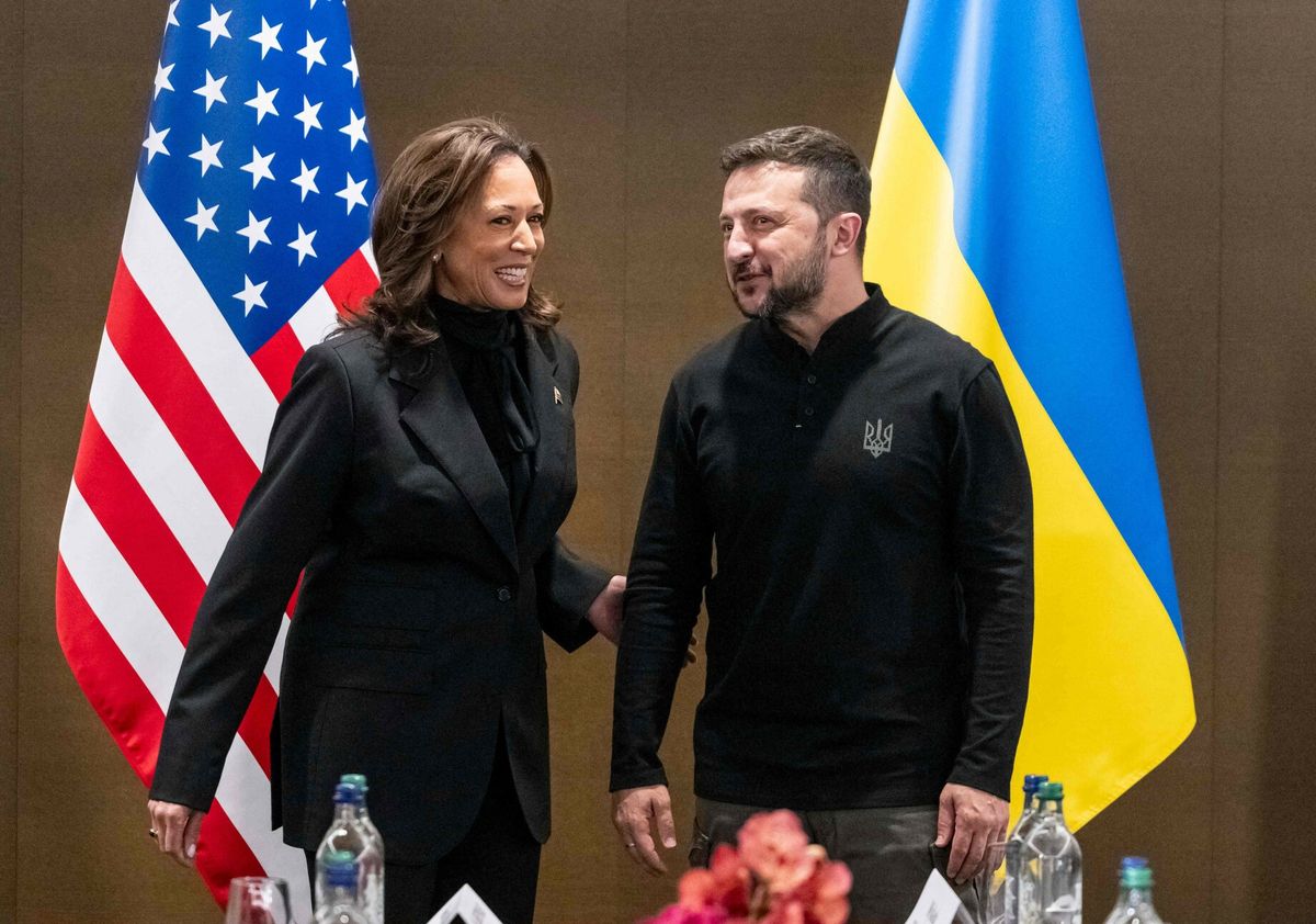 Kamala Harris i Wołodymyr Zełenski podczas szczytu pokojowego 