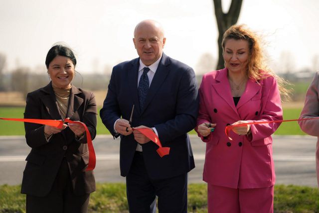 Kolejny odcinek trasy Tomaszów Lubelski – Hrubieszów z nową, równą nawierzchnią (zdjęcia)