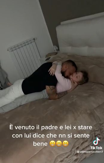Burza w sieci. Niepokojące zachowanie ojca wobec kilkuletniej córki
