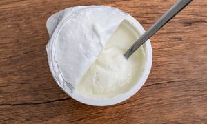 Fatalna dla zdrowia, a udaje swojską śmietanę. Omijaj w sklepie