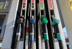 "Chrzczone" paliwo. Na tych stacjach lepiej nie tankować