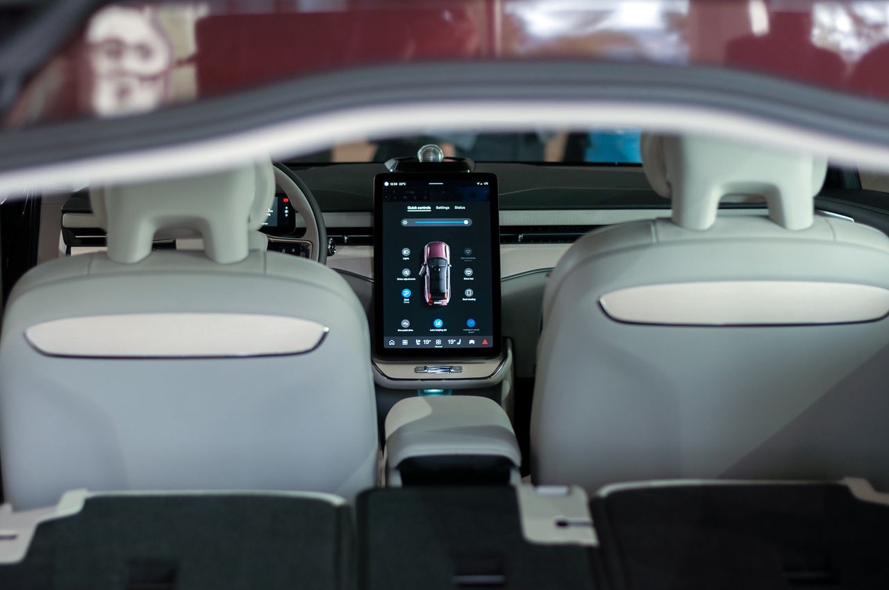 Volvo ES90 (2025)