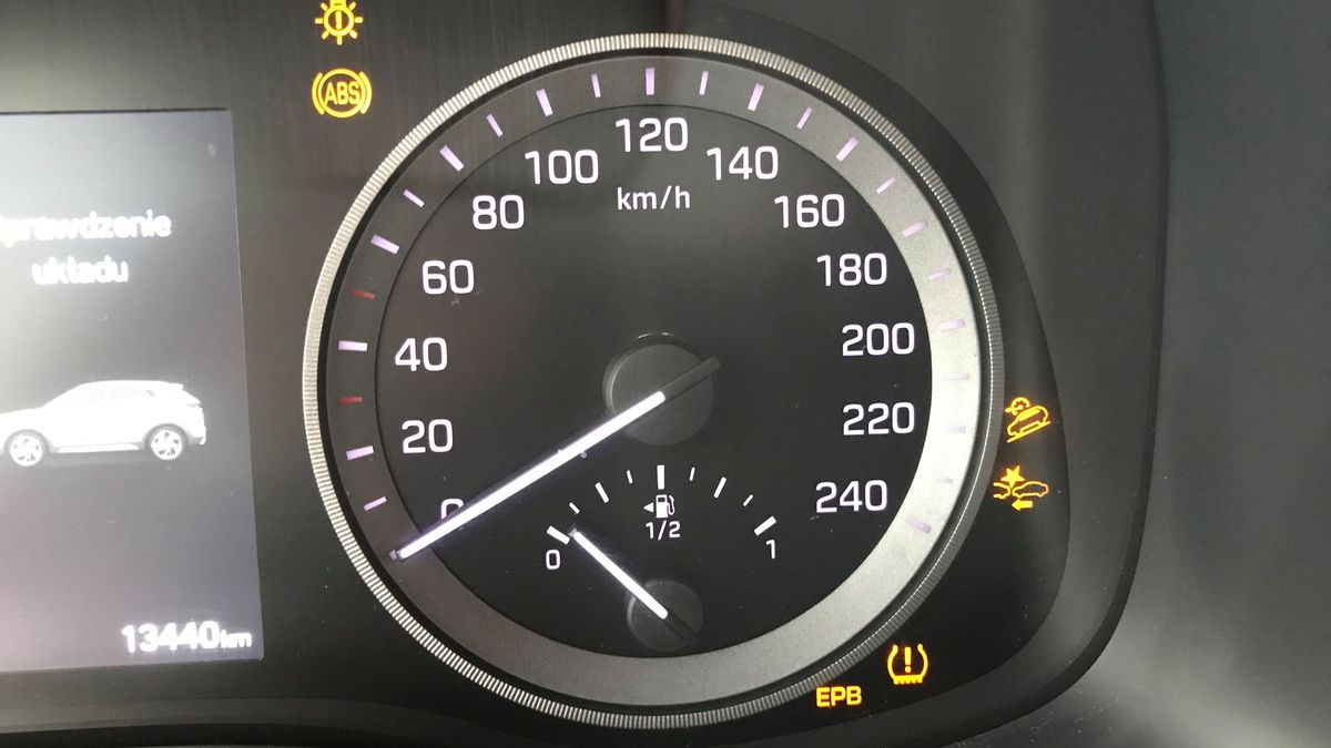 Im nowocześniejsze auto tym więcej żółtych kontrolek. Wszystkie zgasną po uruchomieniu silnika