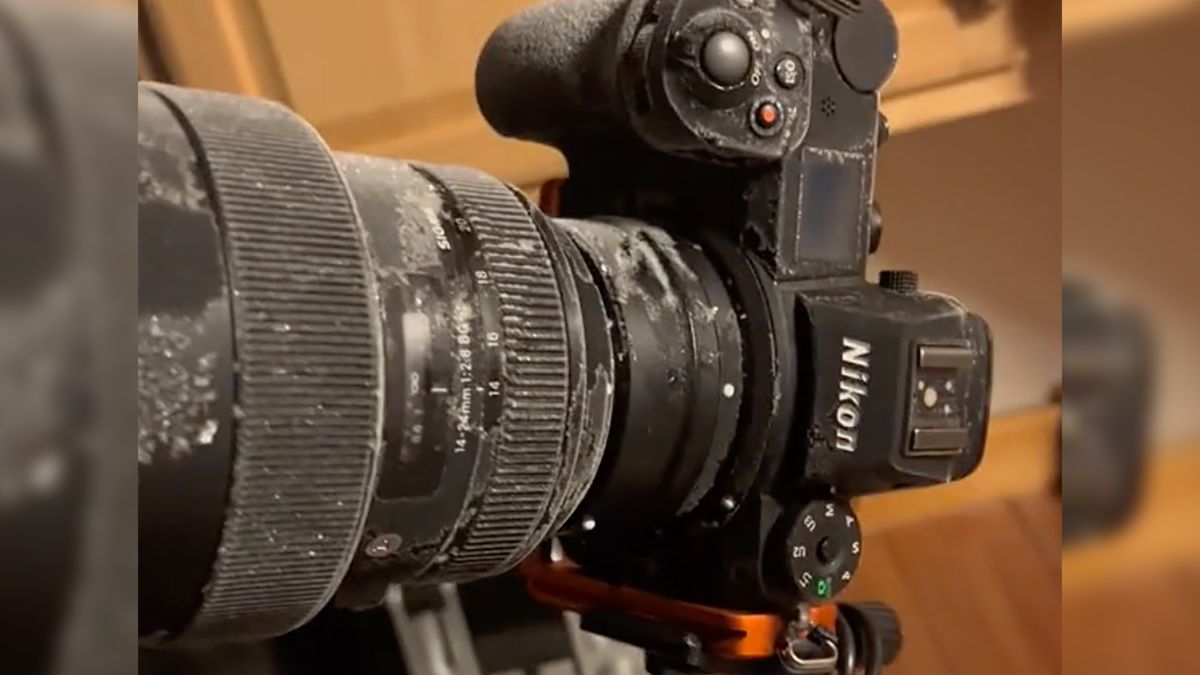 Zamarznięty Nikon Z6.