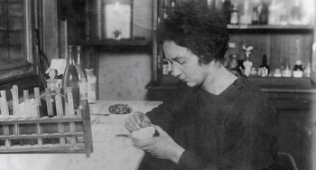 Irène Joliot-Curie. Córka Skłodowskiej i jej niezwykłe życie