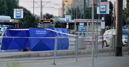 Autobus śmiertelnie potrącił kobietę na pasach. Kierowca kontynuował jazdę