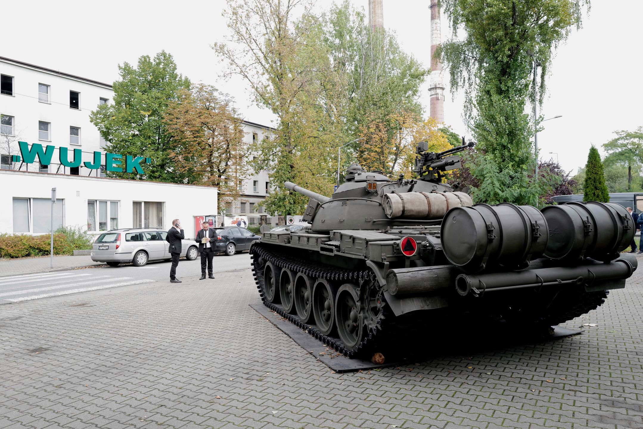 Zdjęcie dnia. 39 lat od pacyfikacji kopalni "Wujek". Czołg T-55 przypomina o tragedii 3