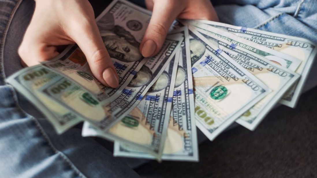 Kursy walut. Co z dolarem?