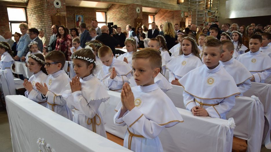 Pierwsza komunia święta w parafii św. Pawła Apostoła w Zduńskiej Woli
