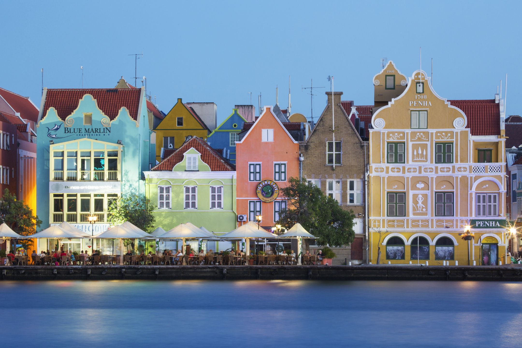 Curaçao jest dla tych, którzy chcą koloru, ale bez pośpiechu