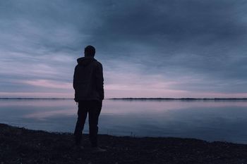 Samotność w sieci 2.0: Dlaczego tak trudno dziś o miłość?
