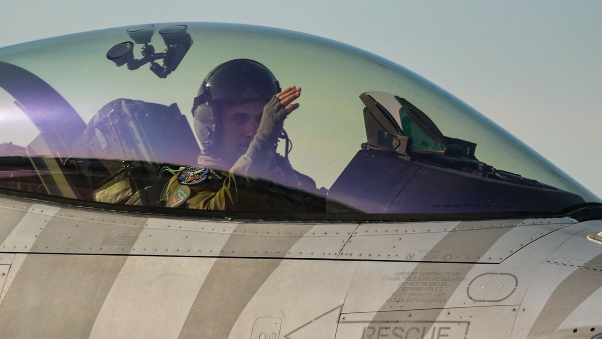 Maciej "Slab" Krakowian za sterami myśliwca w czerwcu 2025 roku