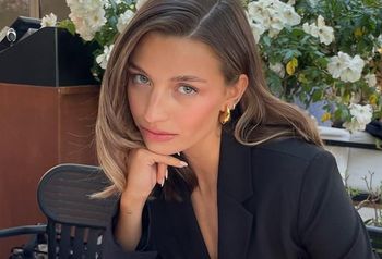 Rajstopy w roli głównej. Julia Wieniawa wie, jak zwrócić na siebie uwagę