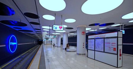 Warszawa. Wandale niszczyli wagony na stacji metra Młynów