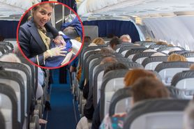 W trakcie lotu zaczęła narzekać na ból. Stewardessa nie miała żadnych wątpliwości