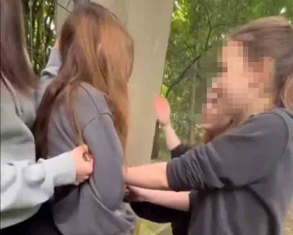 Zielona Góra. Wstrząsające, nastolatki biją 14-latkę, nagrywają i publiką w internecie. Znęcają się nad ofiarą od dawna