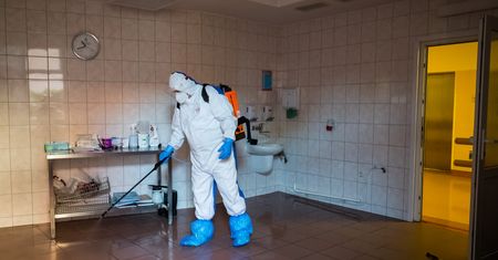 Koronawirus w Polsce. Grozi im żółta strefa. Powiaty o krok od obostrzeń