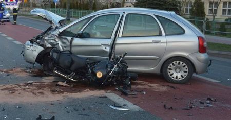 Wypadek w Dęblinie. Zginął motocyklista po zderzeniu z citroenem