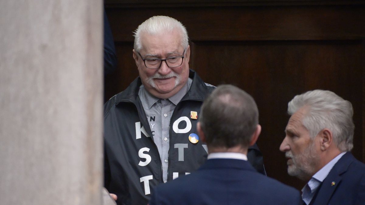 Lech Wałęsa w nietypowym stroju w Sejmie