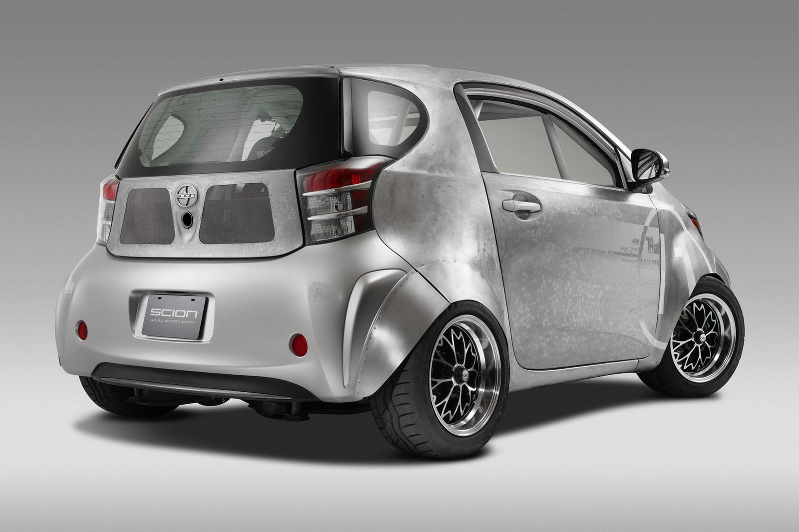SCION iQ-MR