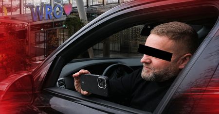 Bohater afery powodziowej wyciągnięty z samolotu. Wiedział, że po niego idą