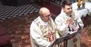 Sceny w Boże Ciało. Drugi ksiądz nagle podszedł do mikrofonu