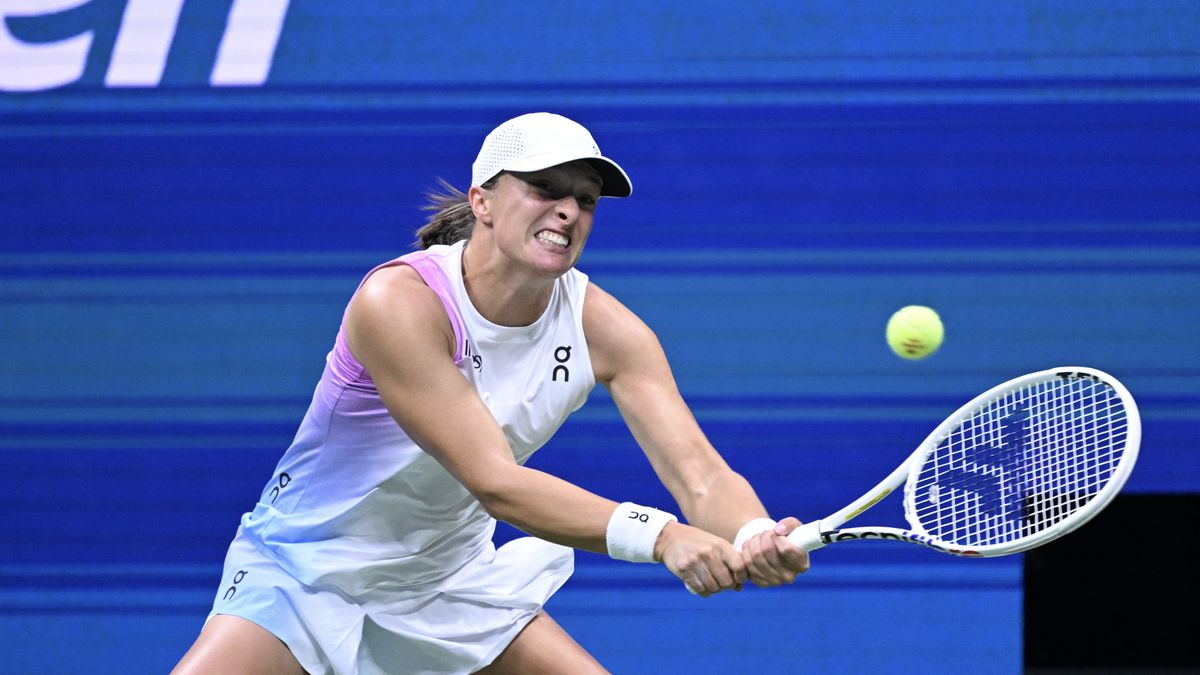 NEW YORK, USA - SEPTEMBER 2: Liudmila Samsonova of Russia and Iga Swiatek of Poland compete during Women's Singles match on Day Eight of the 2024 US Open at USTA Billie Jean King National Tennis Center on September 2, 2024 in New York City. (Photo by Fatih Aktas/Anadolu via Getty Images)