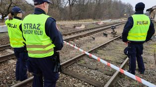 Przewody leżały koło torów. Jest komunikat policji