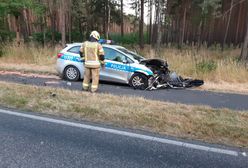 Wielkopolska: Tesla wbiła się czołowo w radiowóz koło Leszna