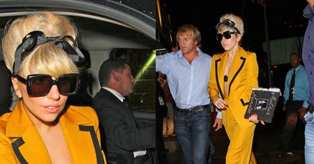 Gaga w żółtym garniturze i staniku (FOTO)