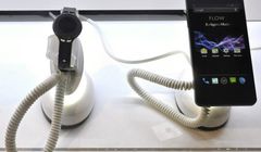 MWC 2015: smartfon Flow i opaska FitOne od Kruger&amp;Matz za 529 zł i 129 zł (wideo)