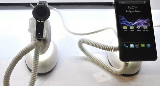 MWC 2015: smartfon Flow i opaska FitOne od Kruger&amp;Matz za 529 zł i 129 zł (wideo)