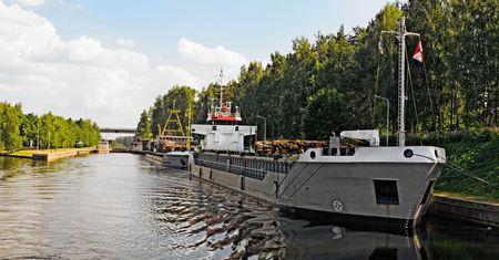 Fiński kanał na terenie Rosji. Operatorzy lodołamaczy boją się sankcji