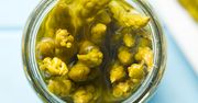 Upycham w słoiku jak ogórki i zalewam solanką. Na grillu znikają szybciej niż małosolne