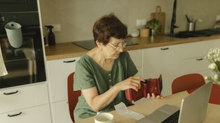 ZUS obniża limity od września. Emeryci mogą stracić część świadczenia