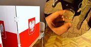 Tak czekali na głosowanie we Wrocławiu. Z pizzą i kieliszkiem w ręku