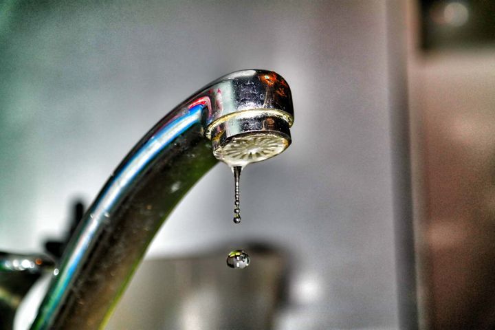 Tysiące Polaków nie mają dostępu do bieżącej wody z powodu jej skażenia