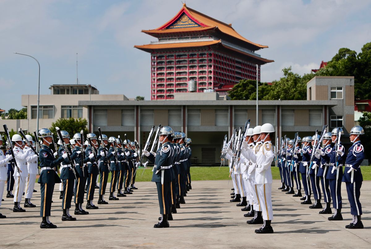 Tajwańskie wojsko jest w pełnej gotowości, a analitycy w USA badają możliwe scenariusze przebiegu wojny chińsko-tajwańskiej