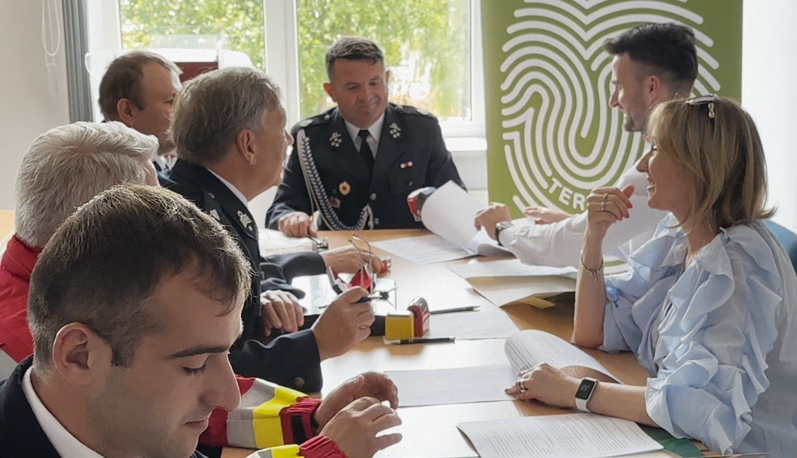 Strażacy ochotnicy z trzech powiatów (radomszczański, piotrkowski, opoczyński) podpisali w KP PSP w Radomsku umowy z Wojewódzkim Funduszem Ochrony Środowiska