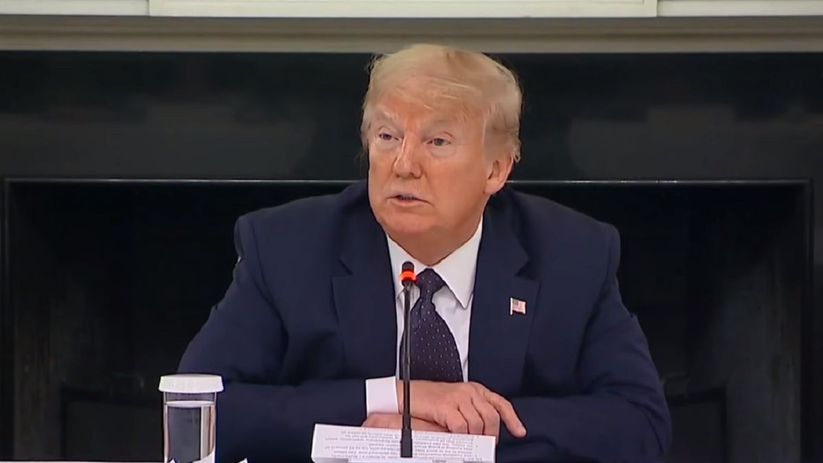 Donald Trump bierze lek przeciwko malarii, żeby zabezpieczyć się przed koronawirusem.