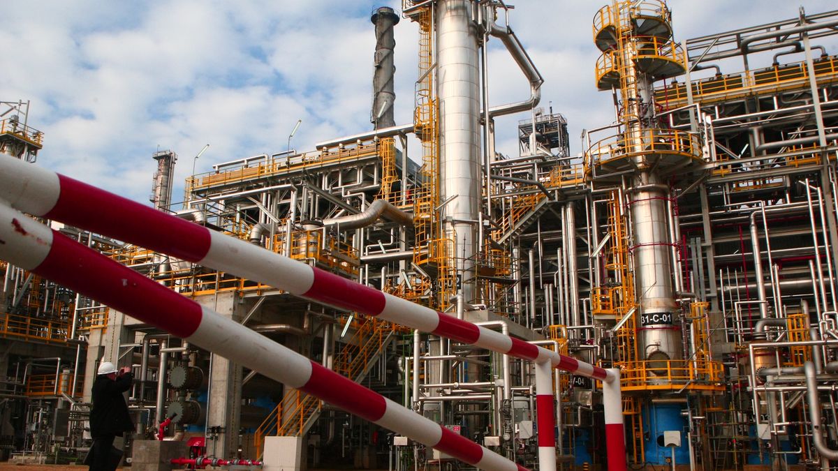 Nowa instalacja Hydroodsiarczania Oleju Nap�dowego
P�ock 02.11.2010. Nowa instalacja Hydroodsiarczania Oleju Nap�dowego (HON) VII zosta�a otwarta w zak�adzie produkcyjnym w P�ocku. (bpt) PAP/Piotr Piotrowski
Piotr Piotrowski
HON, instalacja, orlen, otwarcie, pkn, polski koncern naftowy, rafineria