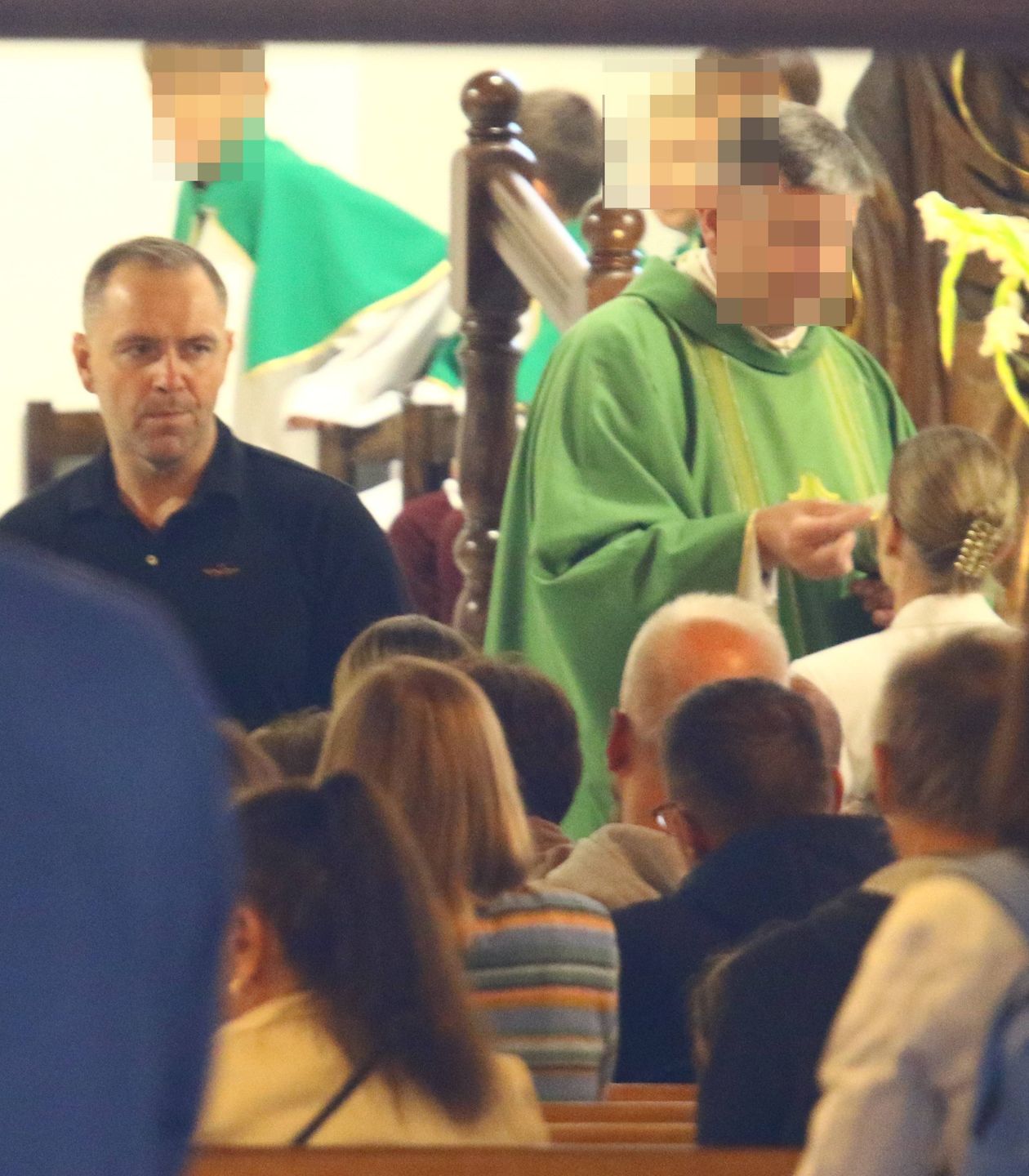 Karol Nawrocki wybrał się z żoną i córką do kościoła w Juracie