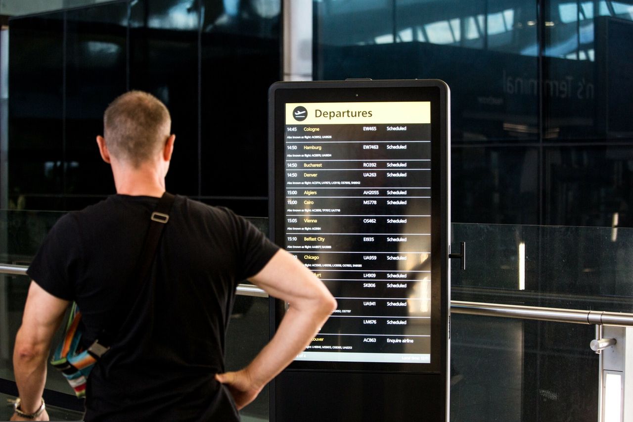 "To zaraza". Linie lotnicze uderzają w prawo do odszkodowań za opóźniony lot