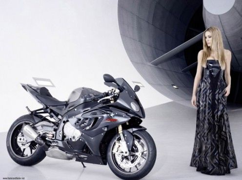 Moda, piękne modelki i BMW S1000RR