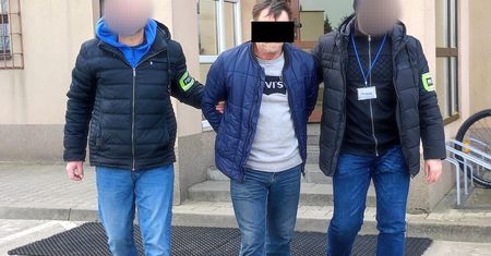 Znęcał się psychicznie i fizycznie nad swoją żoną. Dusił i groził pozbawieniem życia