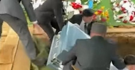 Dramatyczne chwile na pogrzebie. Rodzina zmarłego nie kryje oburzenia